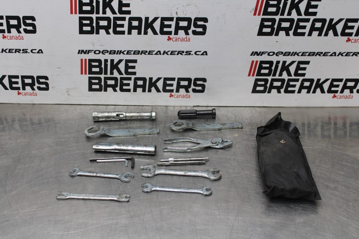 02 KAWASAKI VULCAN 800 VN800B CLASSIC STOCK TOOLS OEM TOOL BAG KIT SET BB862