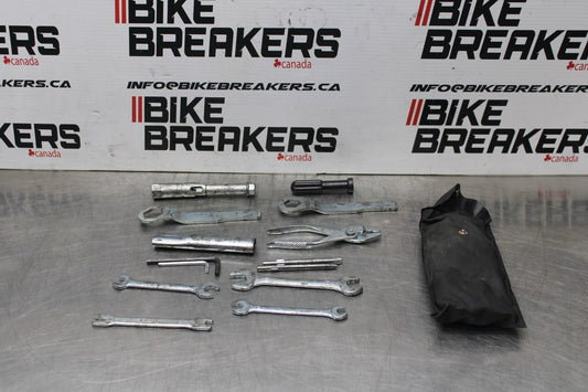 02 KAWASAKI VULCAN 800 VN800B CLASSIC STOCK TOOLS OEM TOOL BAG KIT SET BB862