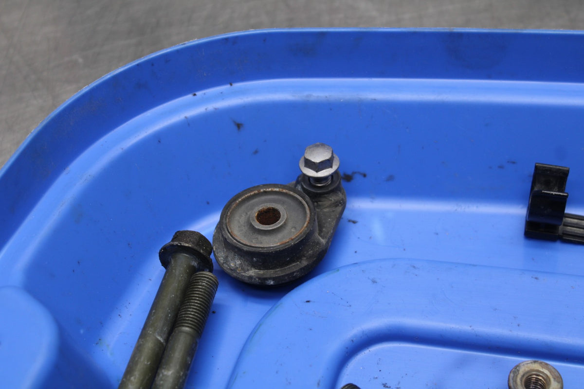 05 YAMAHA YZF R6 MOUNTING BOLTS HARDWARE MOTOR SCREWS BB814