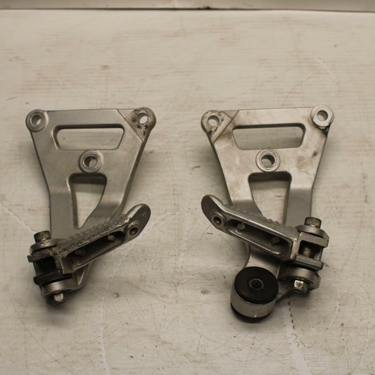 93-96 SUZUKI GSXR750W REAR BACK PASSENGER PEG SET PAIR BB266