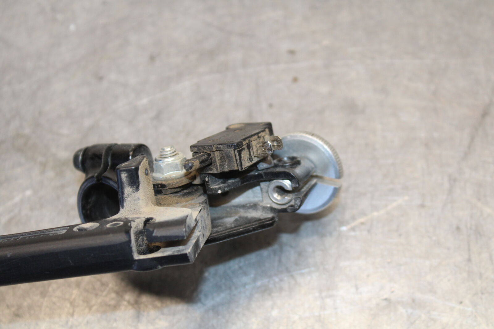 11-24 SUZUKI GSXR750 CLUTCH PERCH MOUNT WITH LEVER BB687