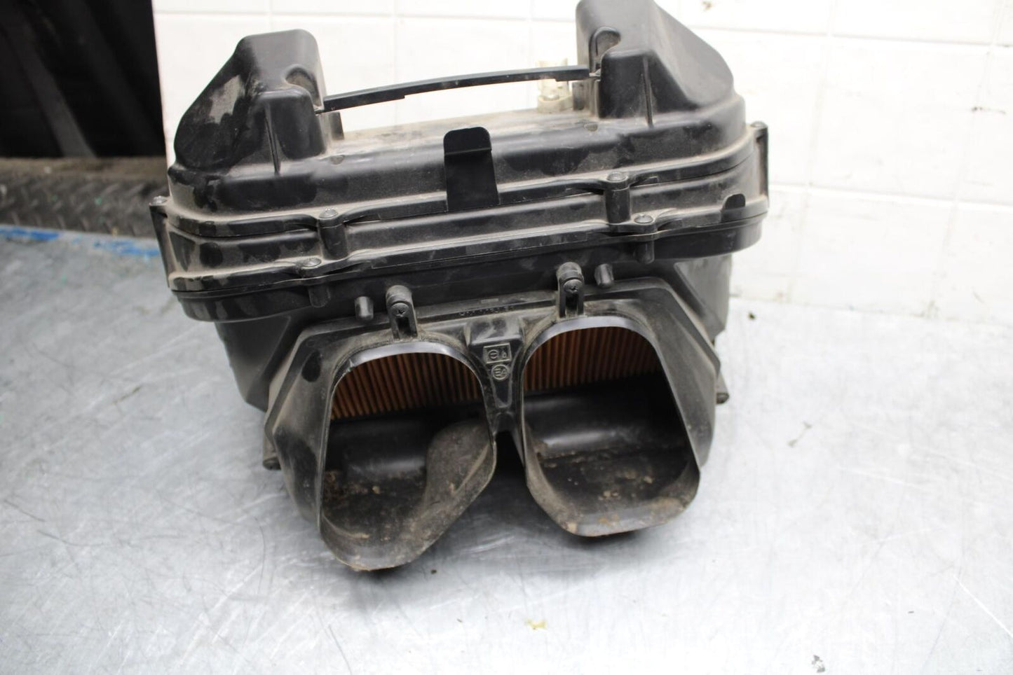 09-12 HONDA CBR600RR AIRBOX AIR INTAKE 17220-MFJ-D00 17240-MFJ-D00 BB450