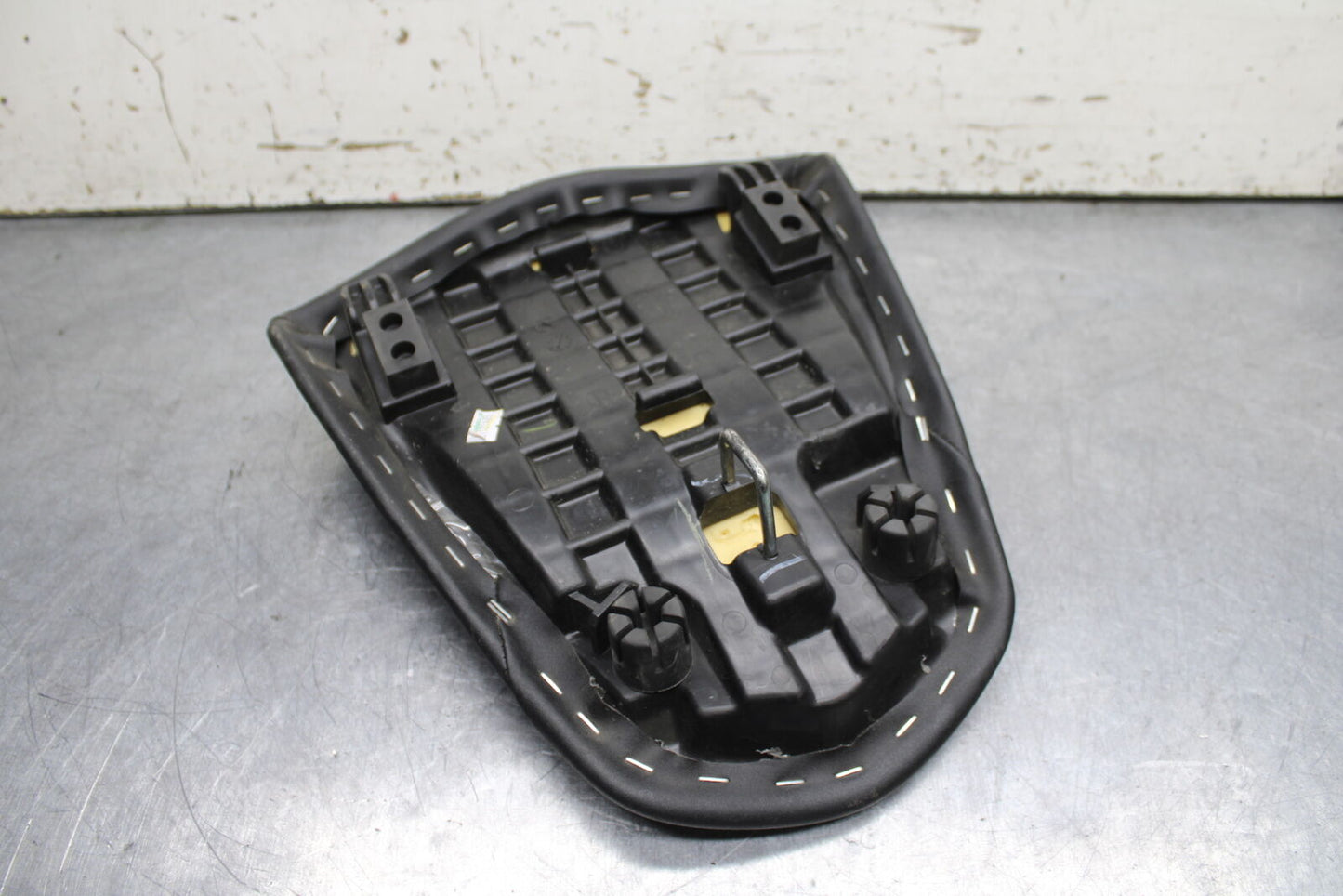 15-16 HONDA CB300F REAR BACK PASSENGER TANDEM SEAT PAD SADDLE PILLION BB740