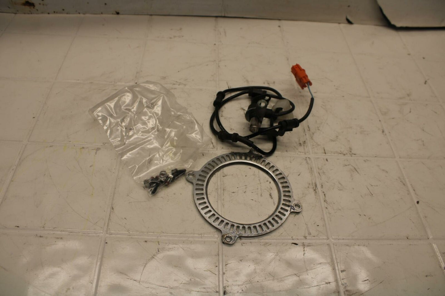 15-16 HONDA CB300F REAR ABS BRAKE SENSOR RING BB05
