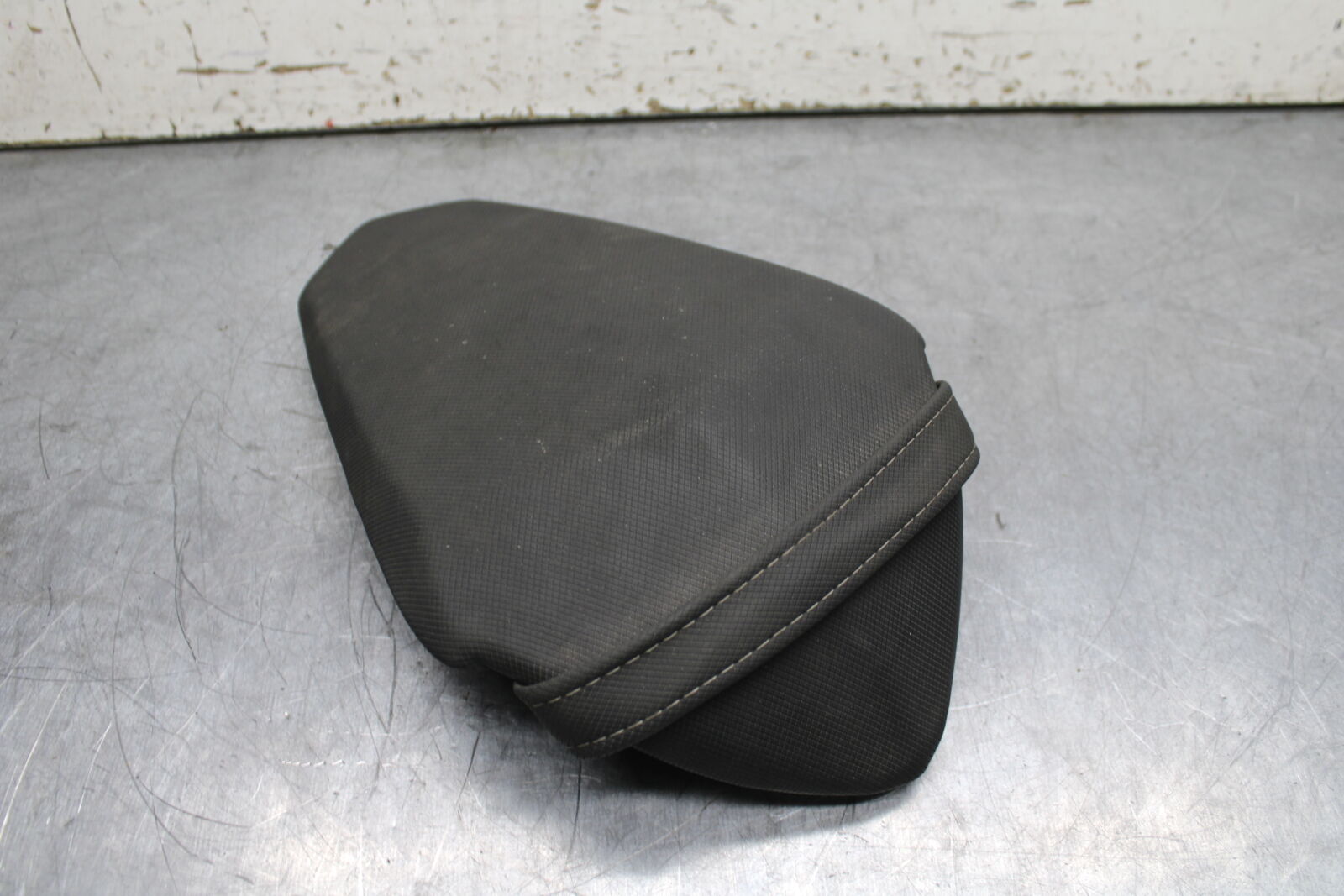 19-22 KAWASAKI Z400 REAR BACK PASSENGER TANDEM SEAT PAD SADDLE PILLION BB738
