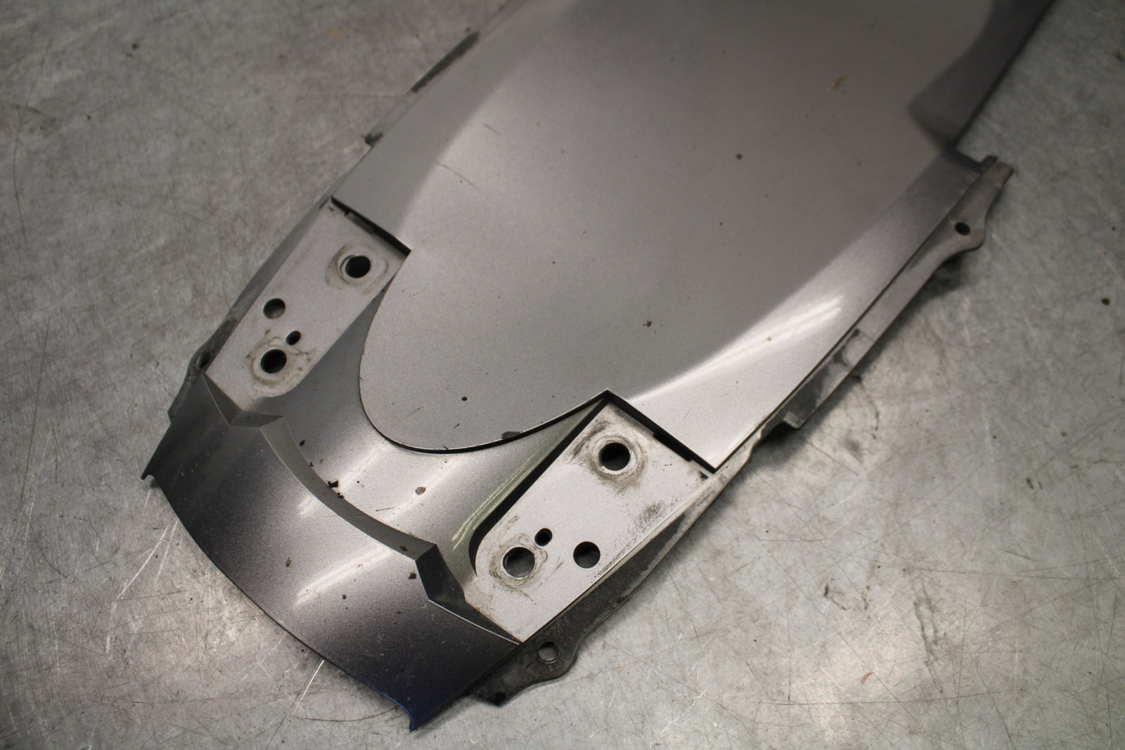 05-06 SUZUKI GSXR1000 REAR BACK TAIL UNDERTAIL FAIRING COWL FENDER BB663