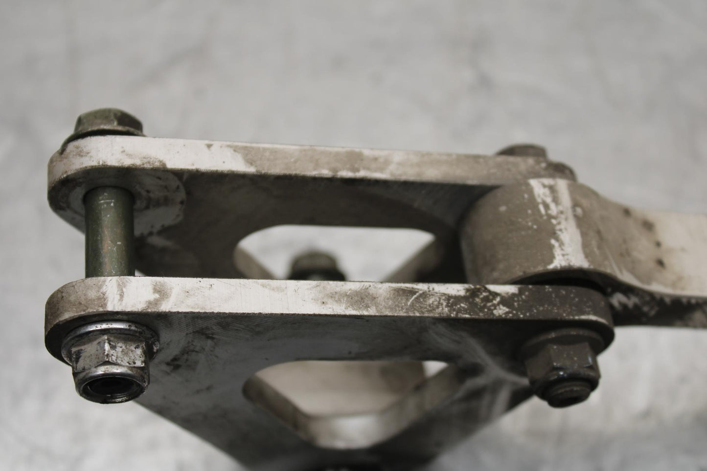 2007 Yamaha YZF R1 REAR DOGBONE SHOCK LINKAGE LINK BB575