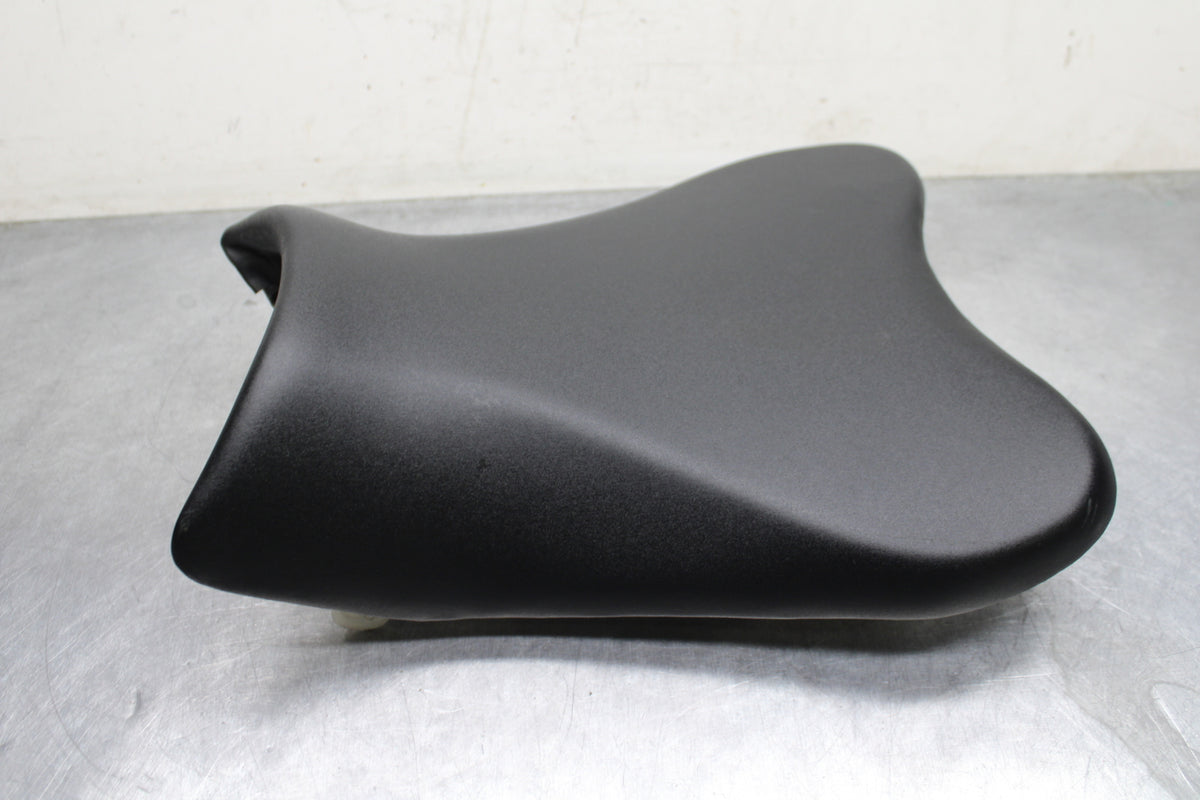 09 SUZUKI GSXR600 FRONT DRIVERS SEAT PAD SADDLE PILLION BB759