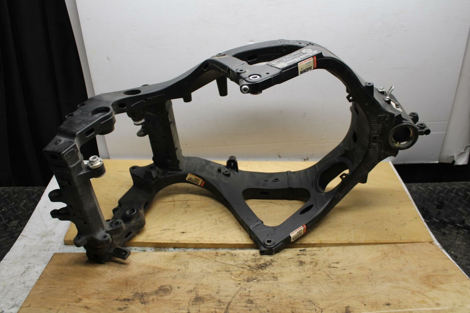11-17 SUZUKI GSXR750 FRAME CHASSIS BB320