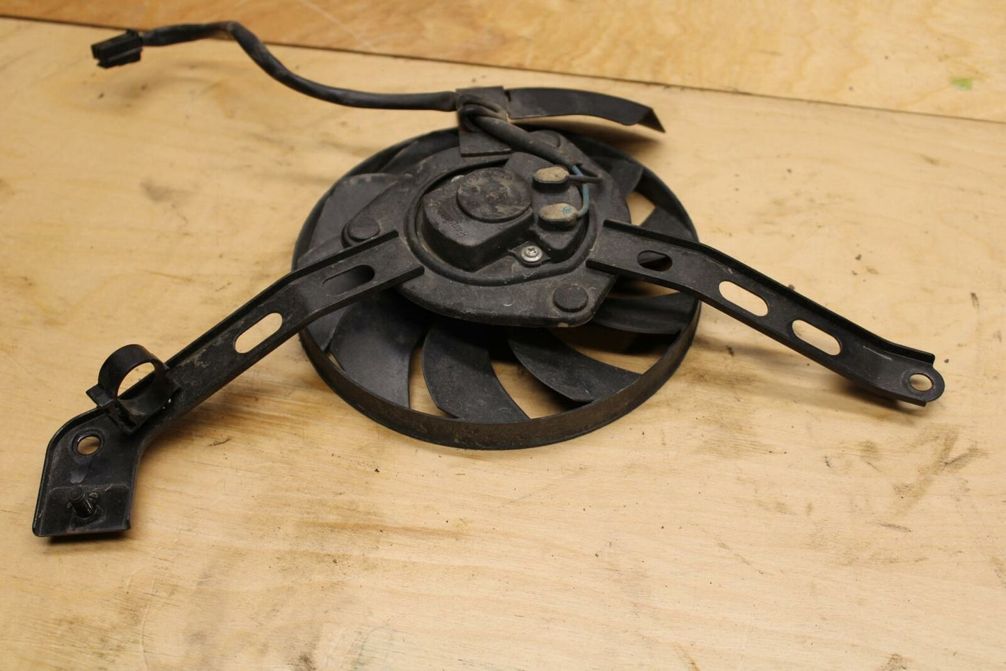 18-21 YAMAHA XSR700 ENGINE RADIATOR COOLING FAN BB323