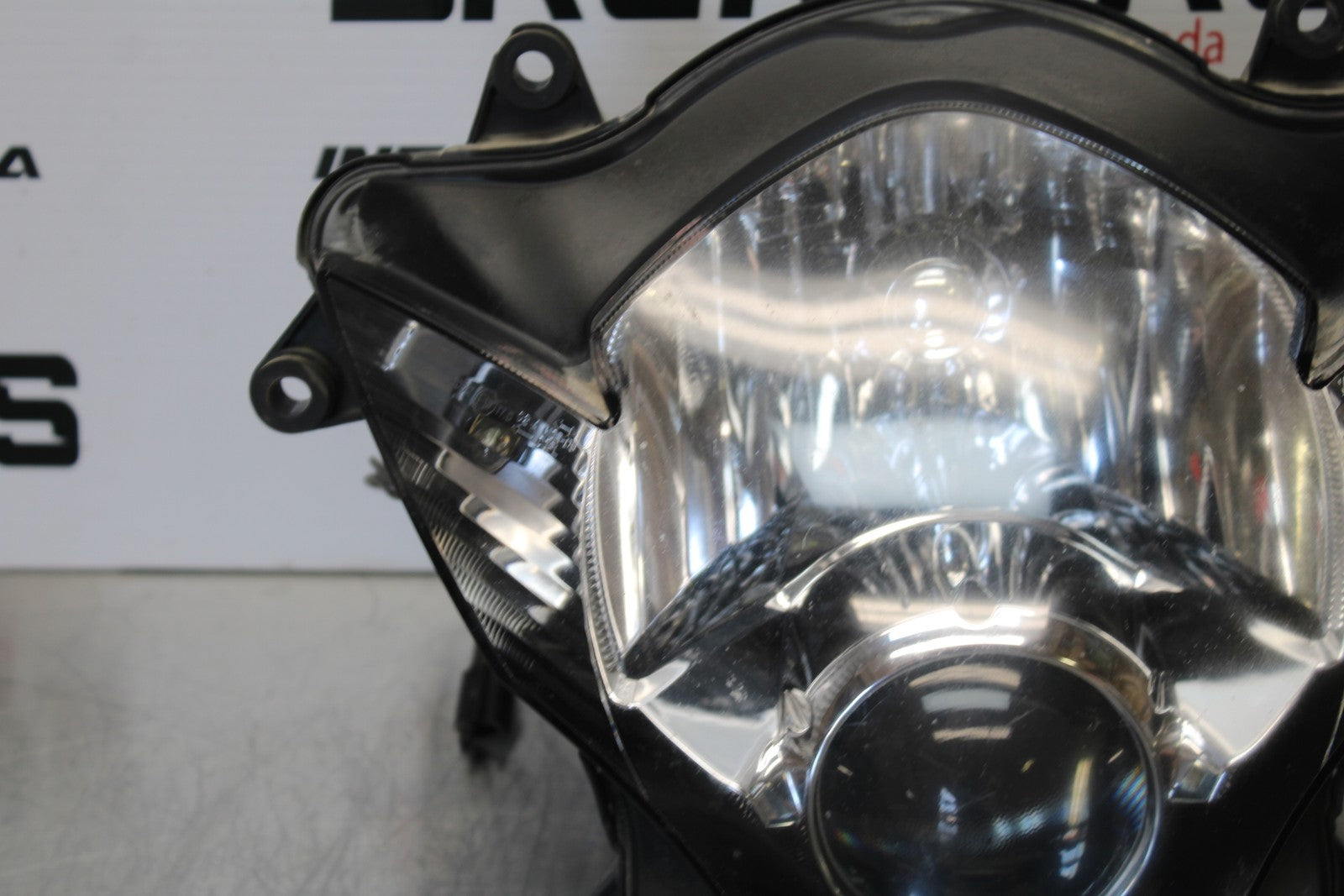 06-07 SUZUKI GSXR 600 FRONT HEADLIGHT HEAD LIGHT LAMP BB170