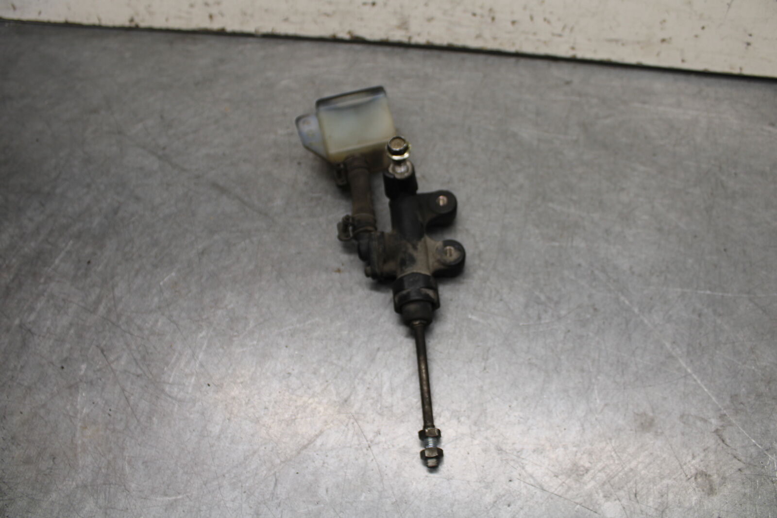 85-86 SUZUKI MADURA 1200 REAR BACK BRAKE MASTER CYLINDER W RESERVOIR  BB691