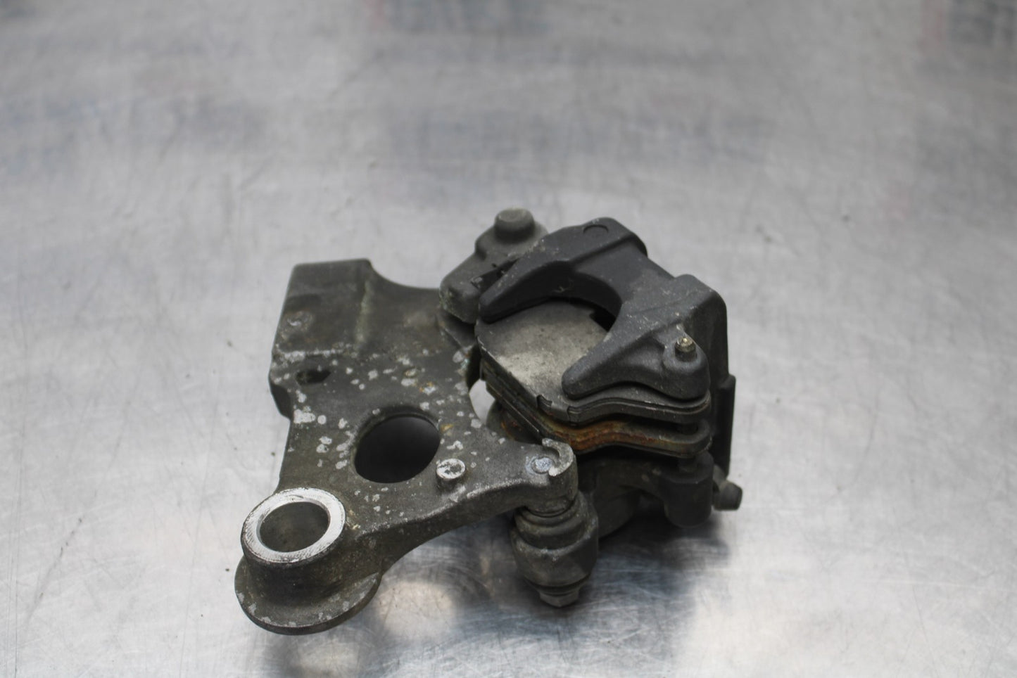 01-06 HONDA CBR600F4I REAR BACK BRAKE CALIPER W MOUNT BRACKET BB185