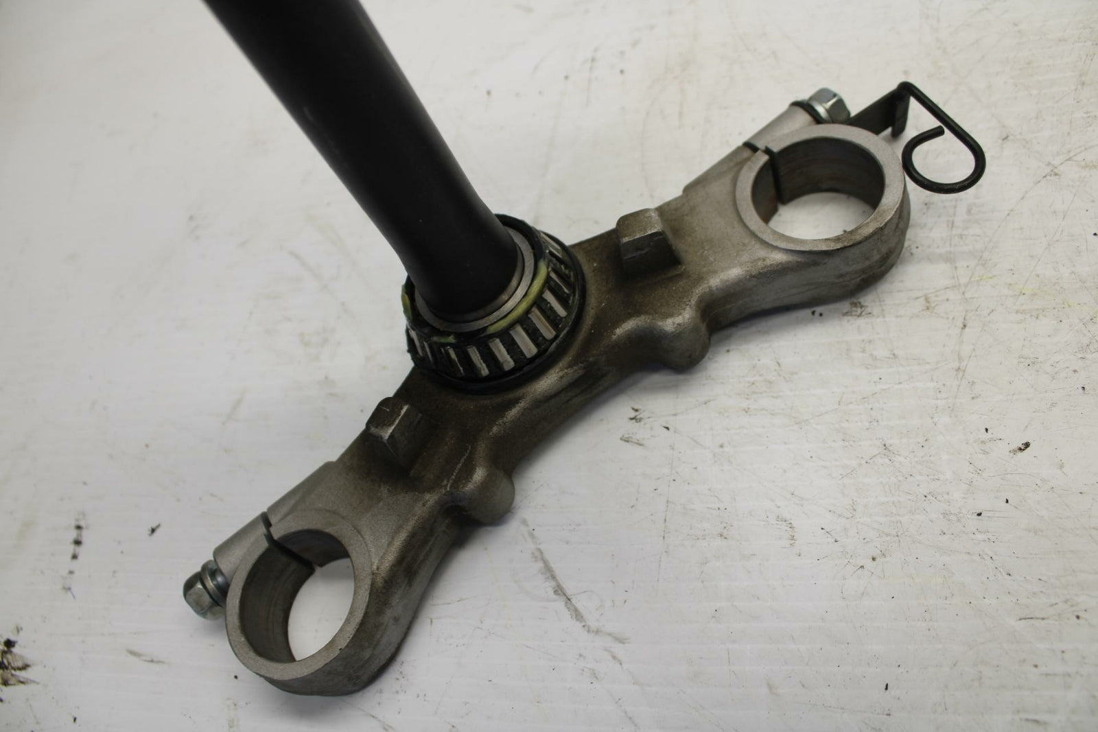 04-09 SUZUKI GS500F FRONT FORKS CLAMP LOWER TRIPLE TREE STEM 51410-01D91 BB261