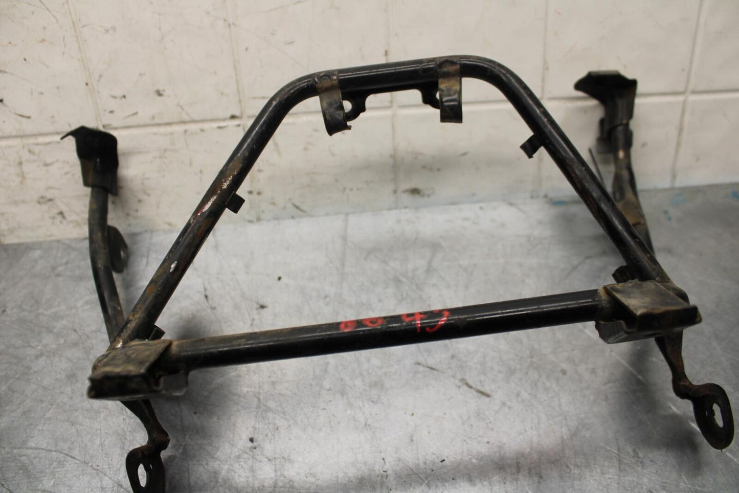 84-85 YAMAHA FJ1100 UPPER FAIRING MIRROR GAUGES STAY BRACKET BB29