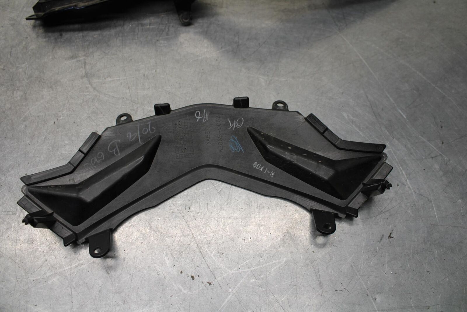 15-16 KAWASAKI EX300 RIGHT FRONT SIDE SEAT SADDLE PANEL TRIM COWL FAIRING BB635