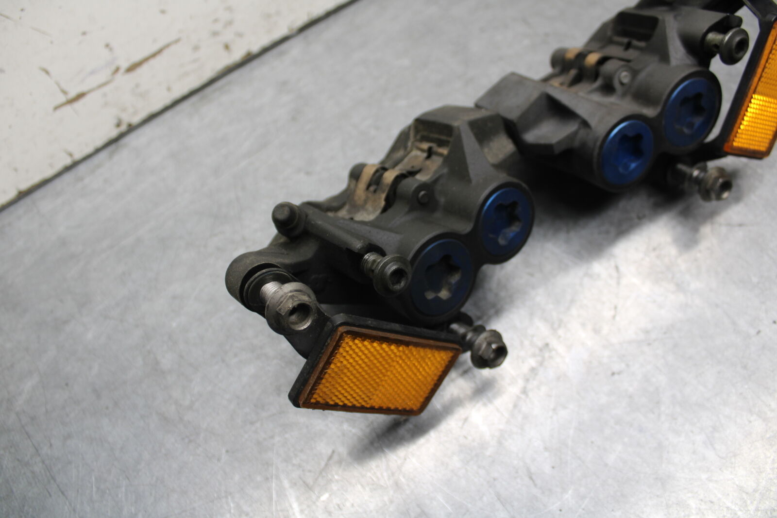 08-09 YAMAHA YZF R6S RIGHT LEFT FRONT BRAKE CALIPER SET PAIR CALIPERS  BB690