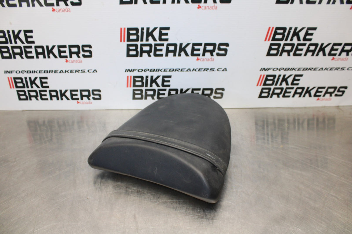 03-04 KAWASAKI NINJA ZX6R 636 REAR BACK PASSENGER TANDEM SEAT PAD SADDLE BB06