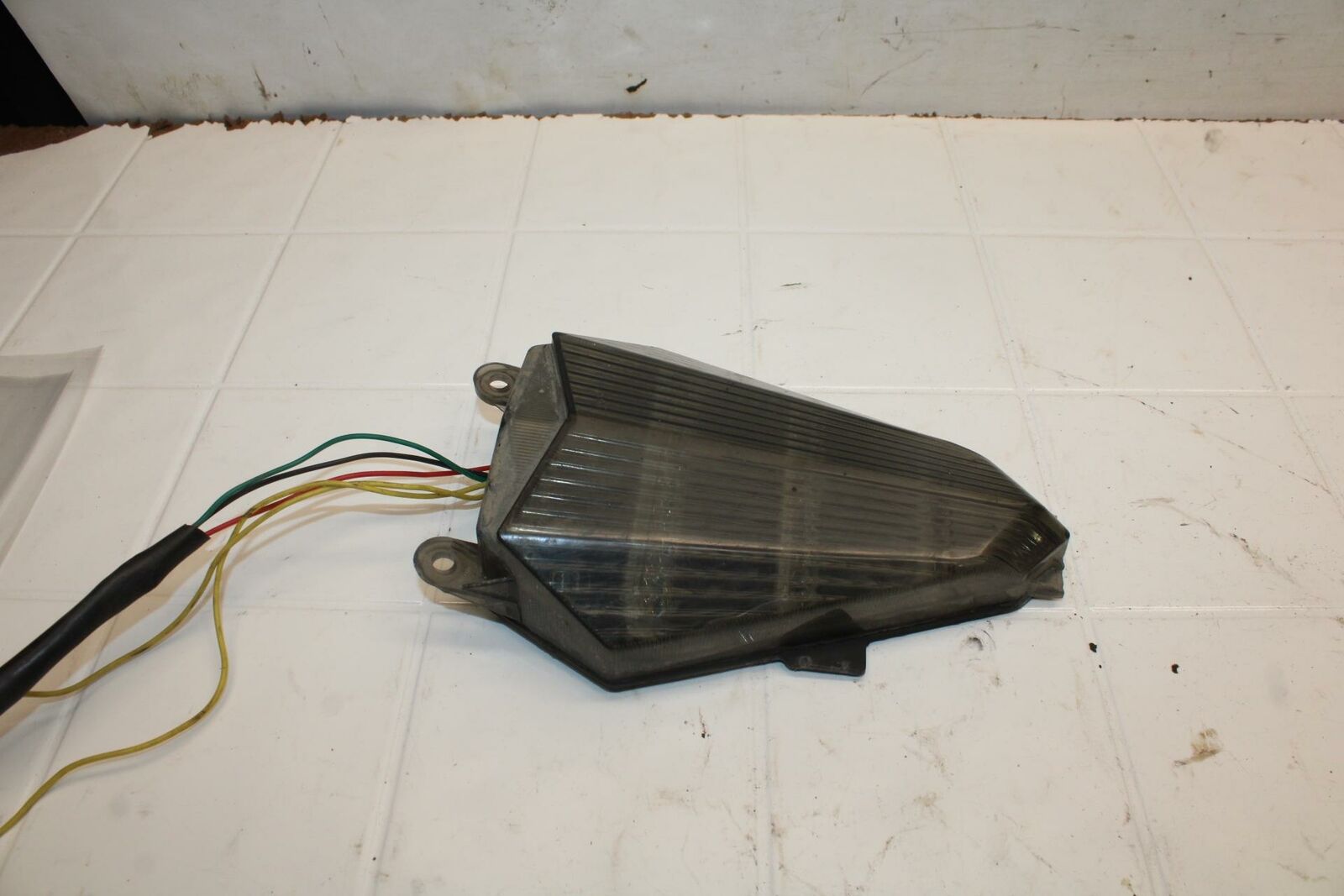 08-16 YAMAHA YZF R6 REAR TAIL TAILLIGHT BACK BRAKE LIGHT BB406