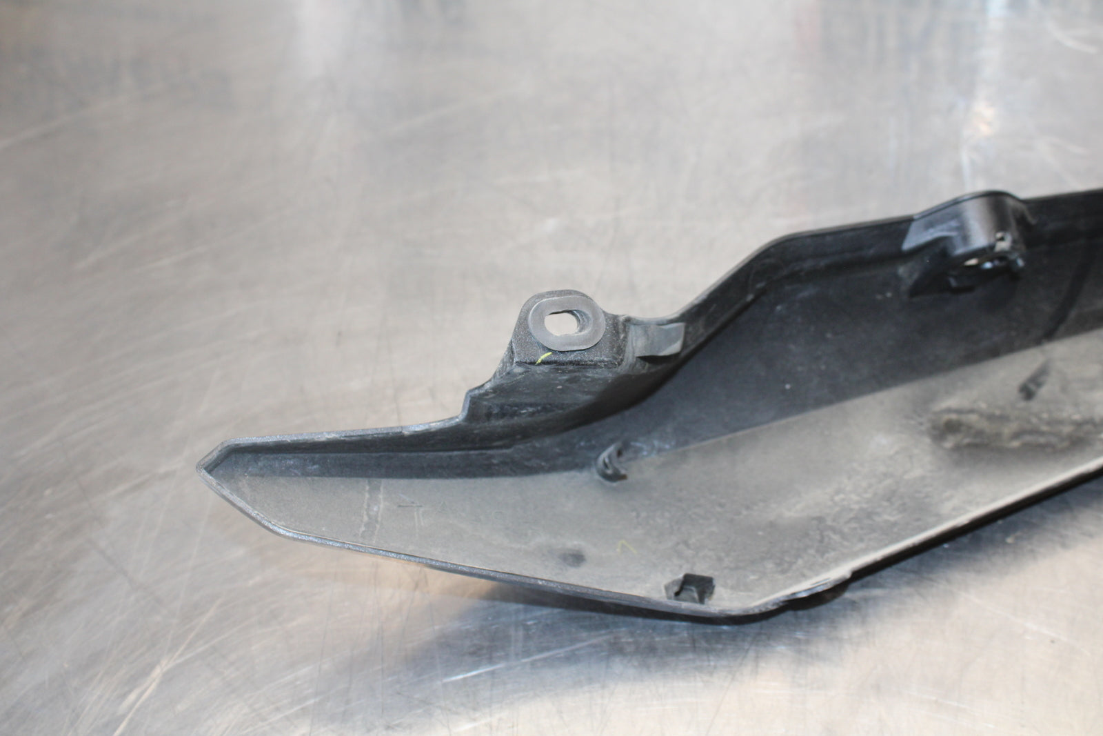 09-15 YAMAHA FZ6R RIGHT REAR BACK TAIL FAIRING COWL SHROUD BB161