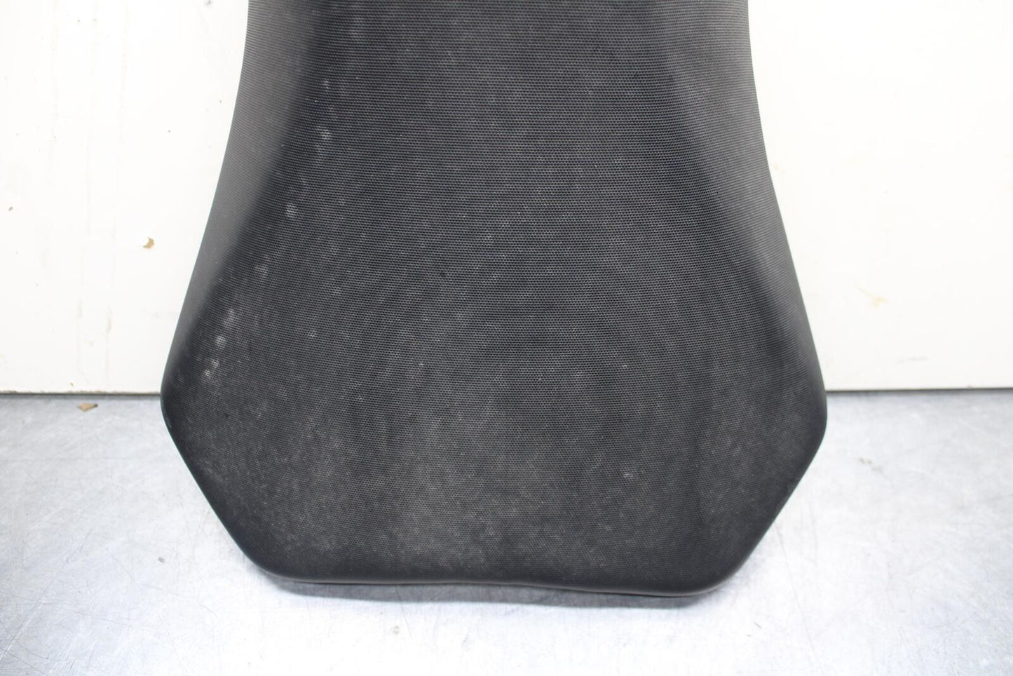 2011 Suzuki GSXR600 FRONT DRIVERS SEAT PAD SADDLE 45100-14J10-DW2 BB602