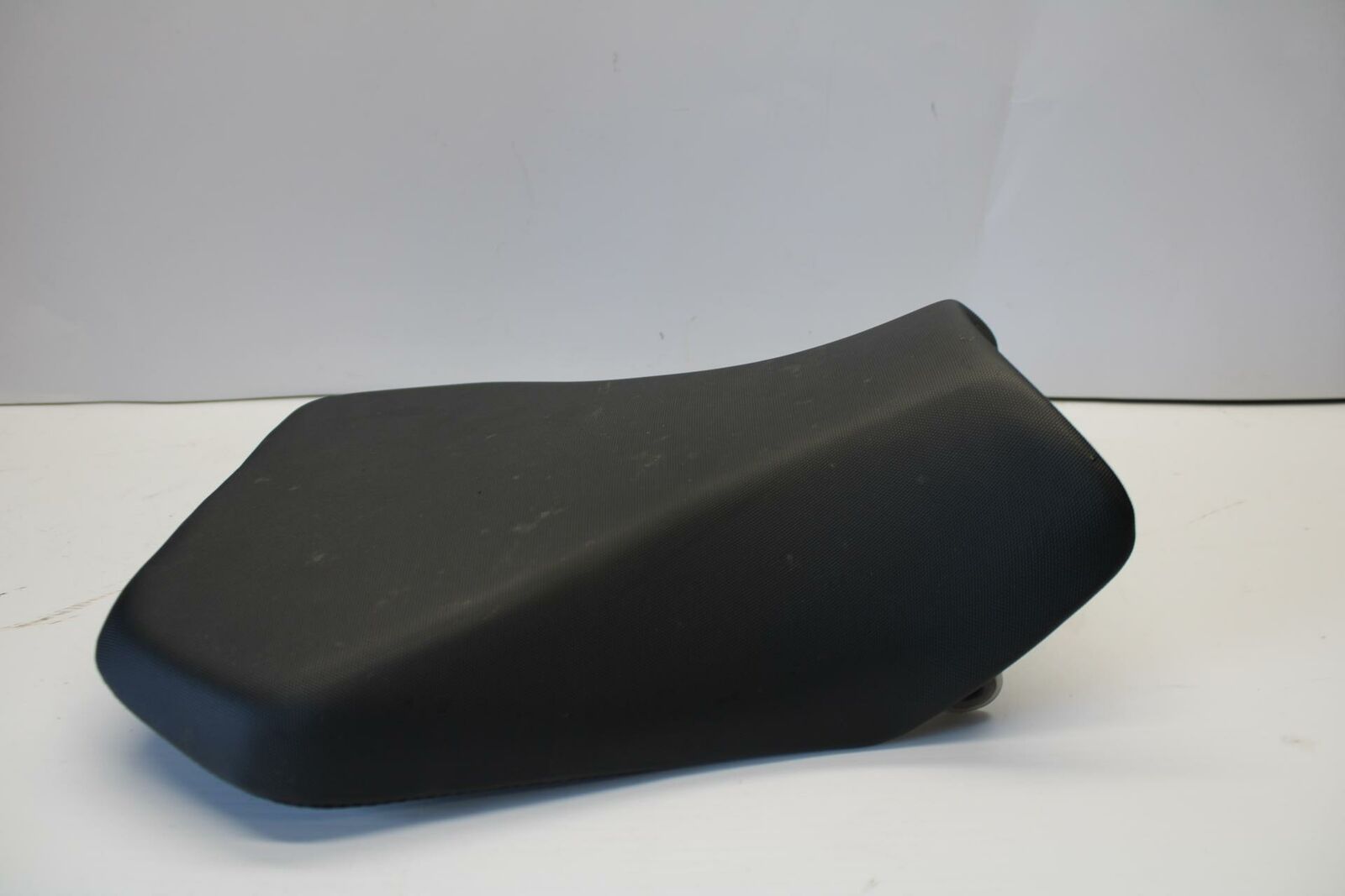 11-21 SUZUKI GSXR600 FRONT DRIVERS SEAT PAD SADDLE PILLION BB252