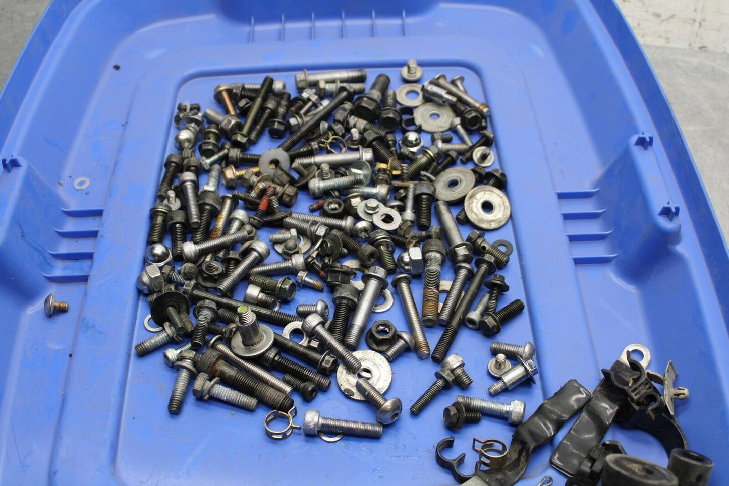 2005 Kawasaki Vulcan 1600 VN1600D Nomad MISCELLANEOUS BOLTS ENGINE BB556