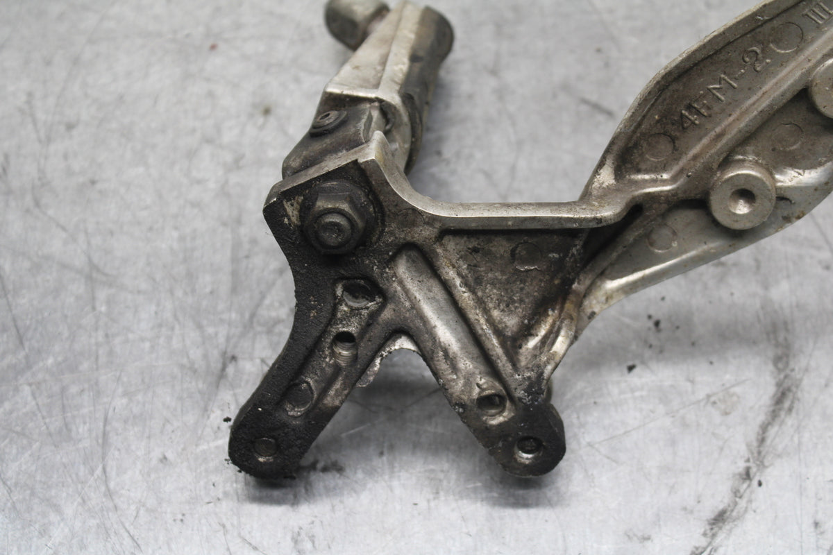 96-07 YAMAHA YZF600R LEFT REARSET REAR SET DRIVER FOOT PEG REST STOP  BB746