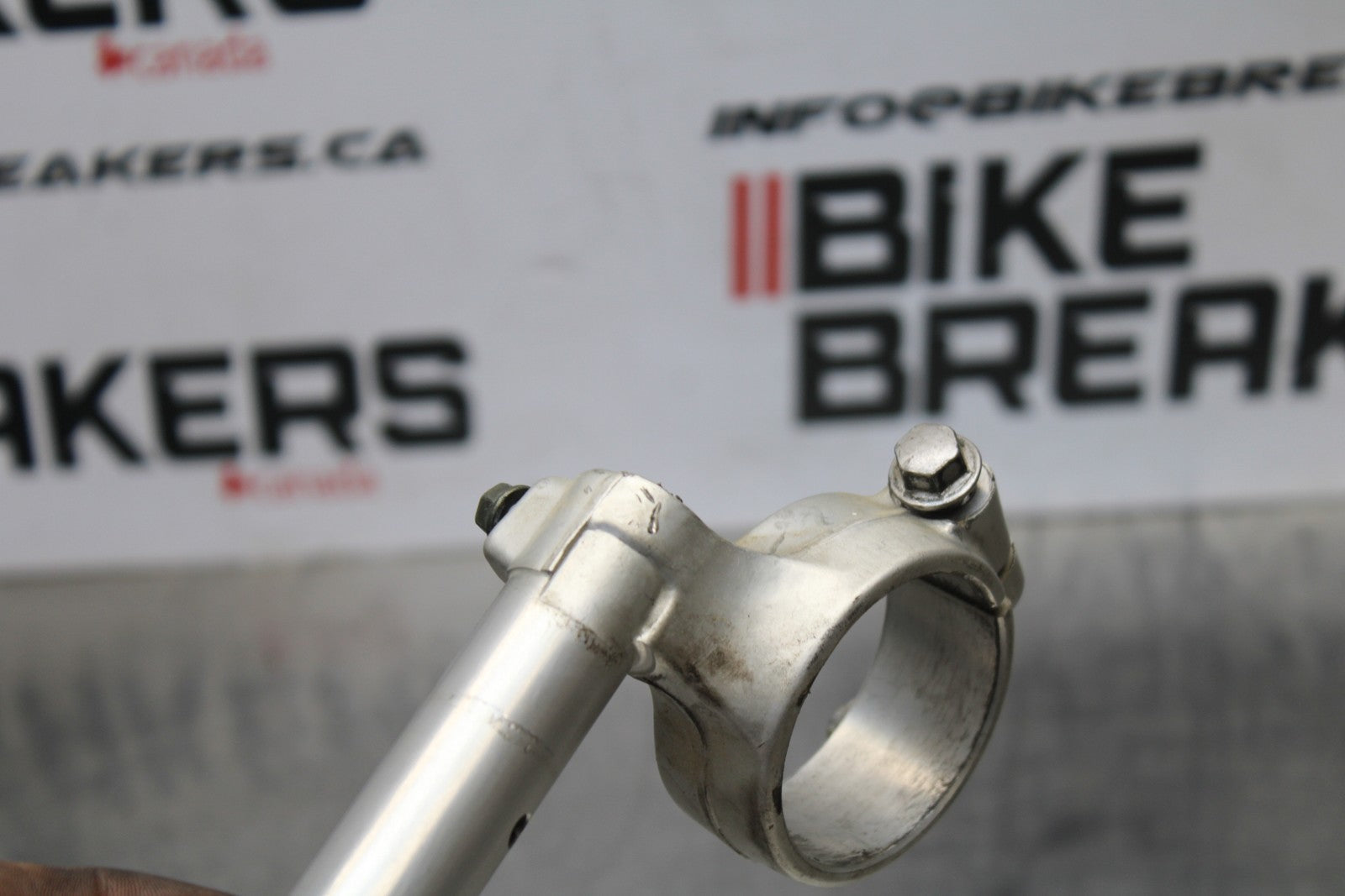 05-06 SUZUKI GSXR1000 RIGHT CLIP ON HANDLEBAR BB773