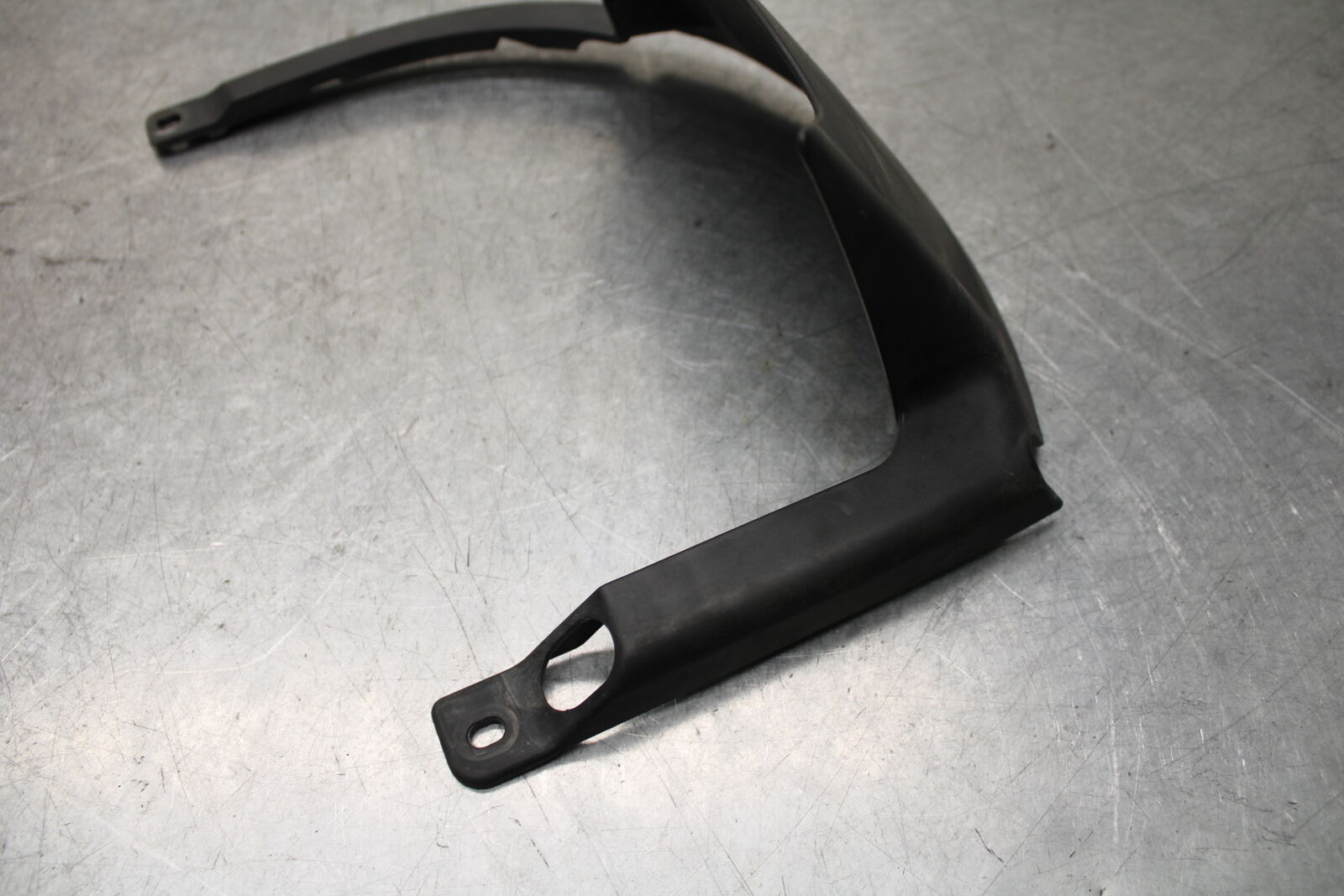 16 KAWASAKI NINJA ZX10R REAR BACK WHEEL TIRE HUGGER FENDER 35023-0188  BB650