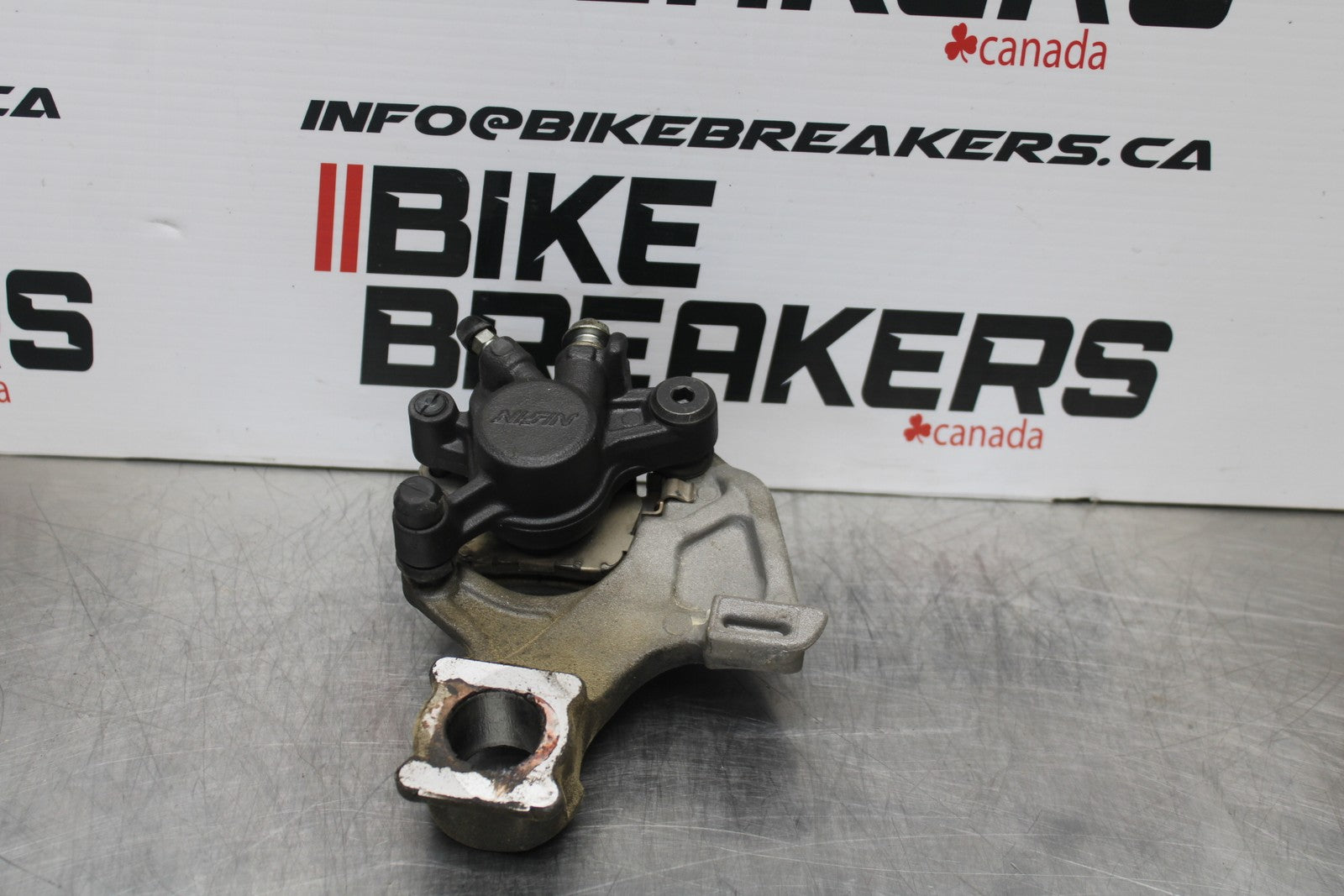 11-22 SUZUKI GSXR 600  REAR BACK BRAKE CALIPER W MOUNT BRACKET BB193