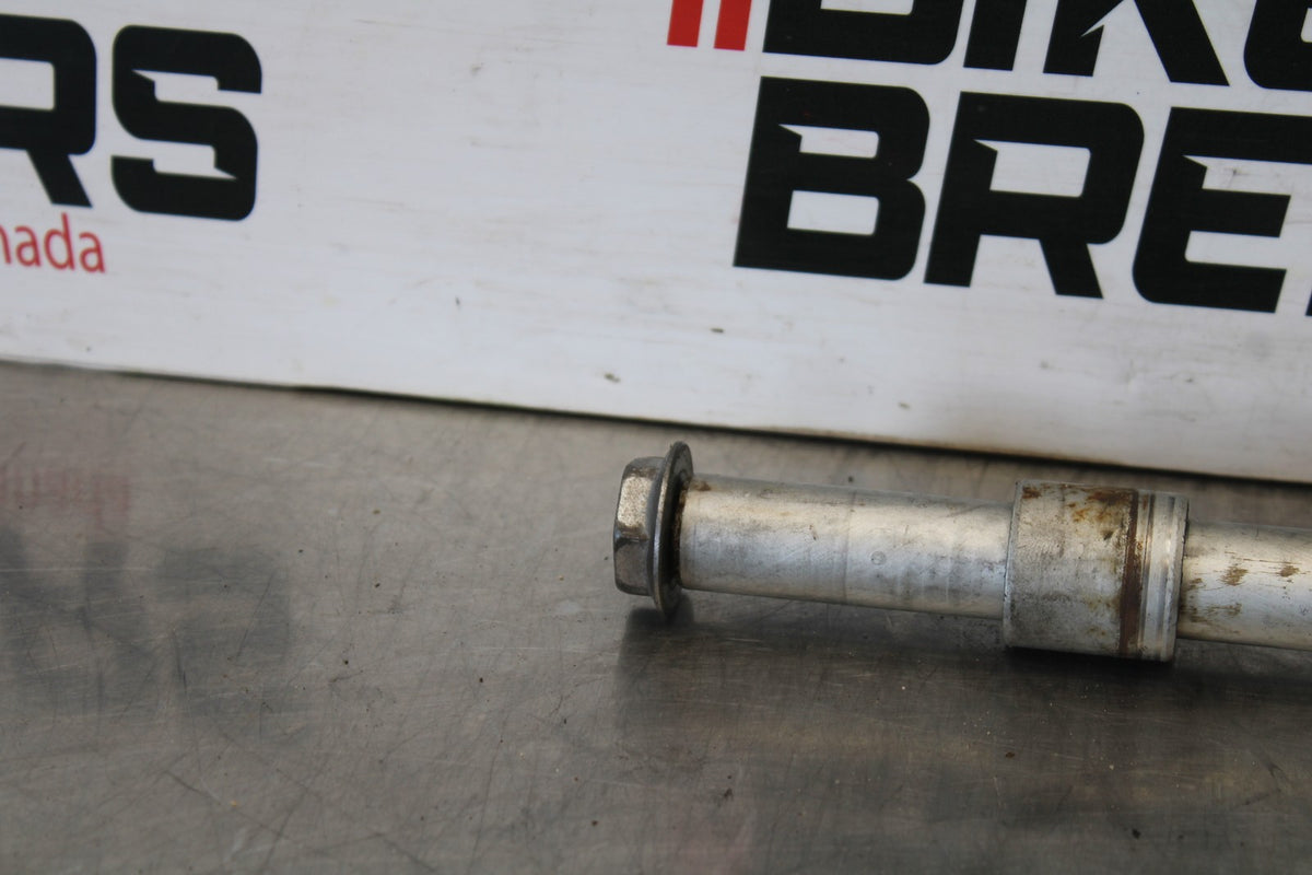 06-07 HONDA INTERCEPTOR 800 VFR800 FRONT WHEEL RIM AXLE PIVOT BOLT BB917