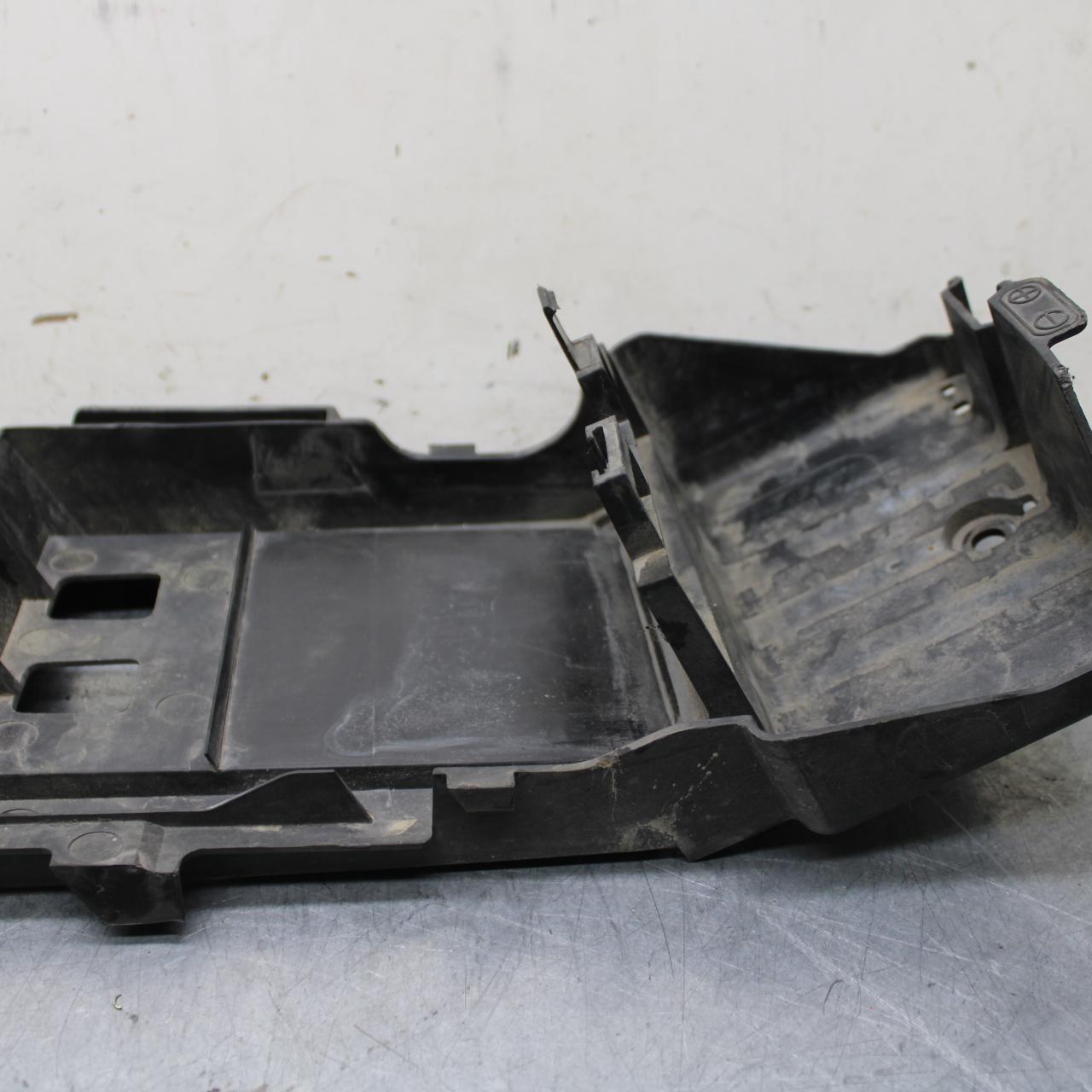 06-07 SUZUKI GSXR750 REAR BACK TAIL UNDERTAIL BATTERY TRAY PLASTIC BB645