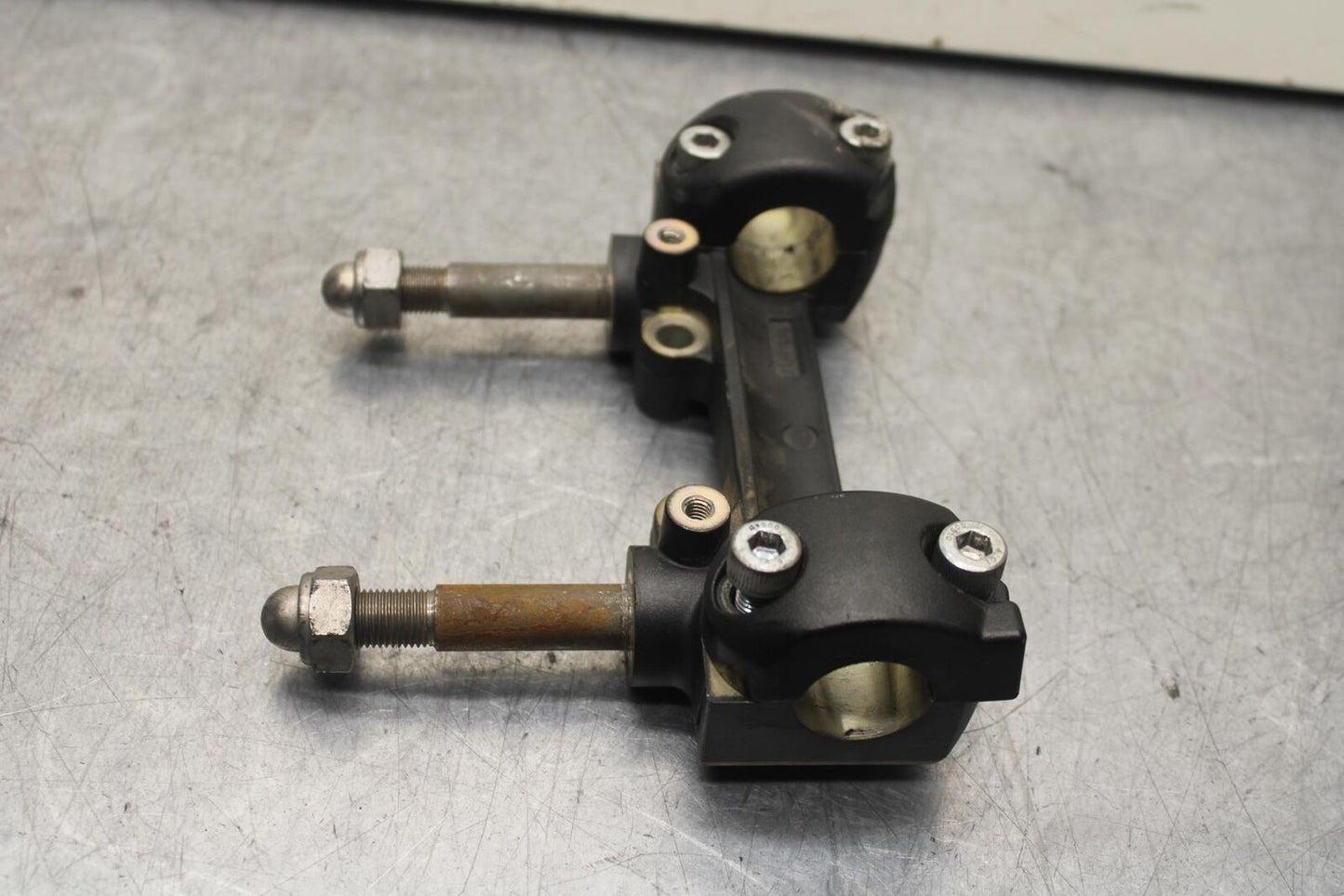 2007 Yamaha V Star 1300 XVS1300A HANDLEBAR RISERS BB78