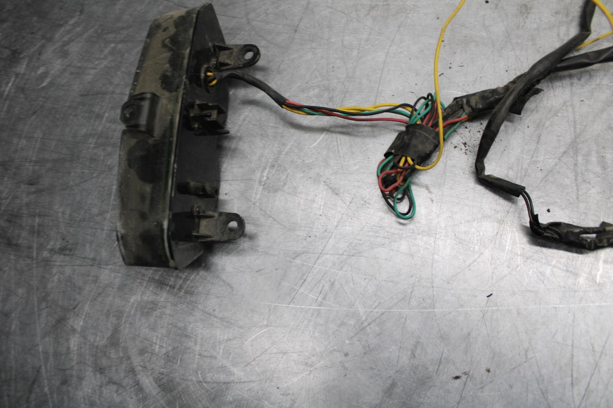 05 YAMAHA YZF R6S AFTERMARKET REAR TAIL TAILLIGHT BACK BRAKE LIGHT BB462