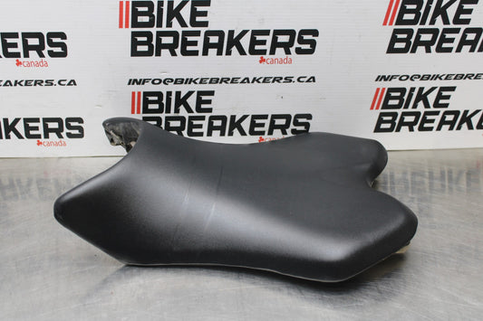 07 YAMAHA YZF R1 FRONT DRIVERS SEAT PAD SADDLE PILLION BB826