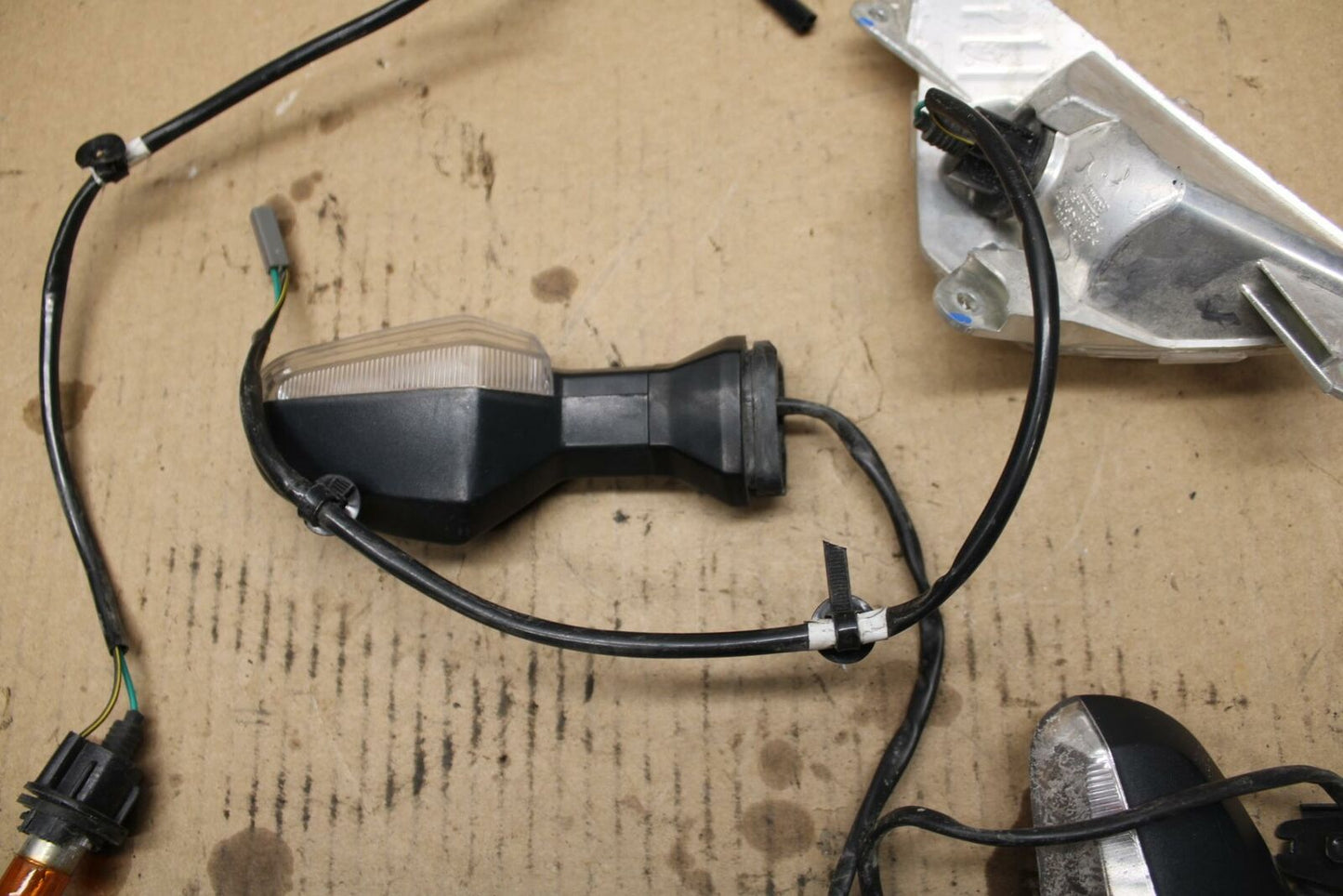 15 KAWASAKI NINJA 300 EX300 ABS  TURN SIGNAL LIGHT INDICATOR BB395