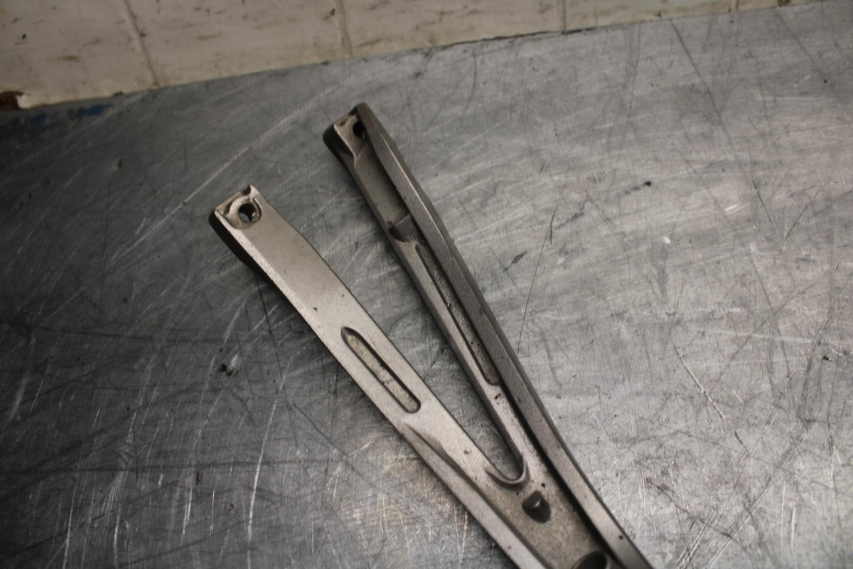 07-08 YAMAHA YZF R1 LEFT REAR BACK PASSENGER PEG 5JJ-27431-10-00 BB483