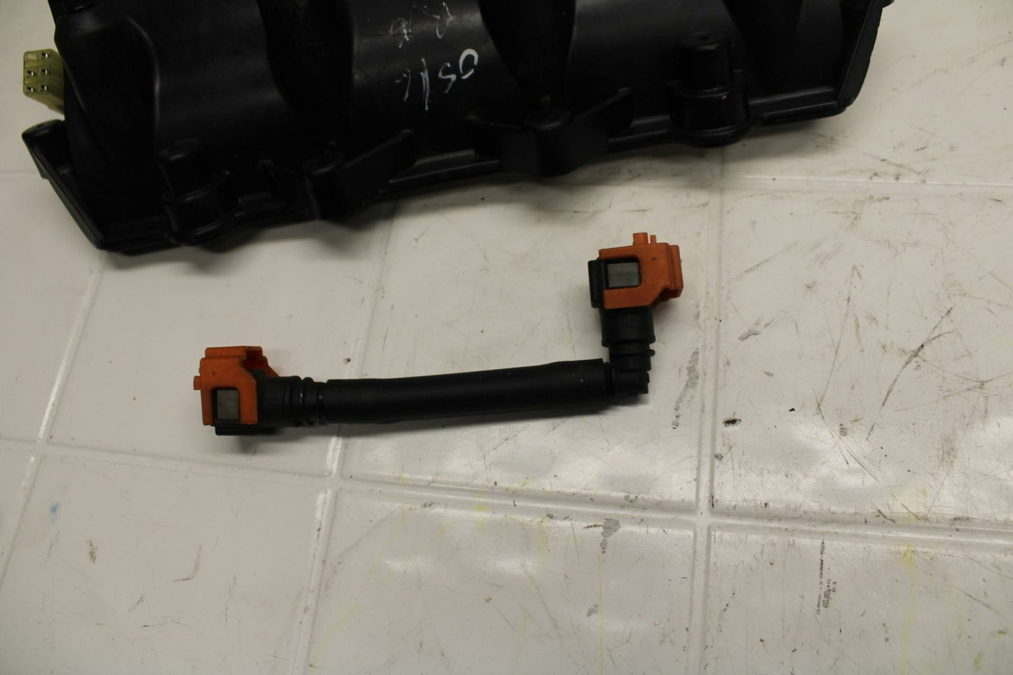 07 YAMAHA YZF R6 SECONDARY FUEL INJECTORS TOP AIRBOX GAS RAIL BB284 B