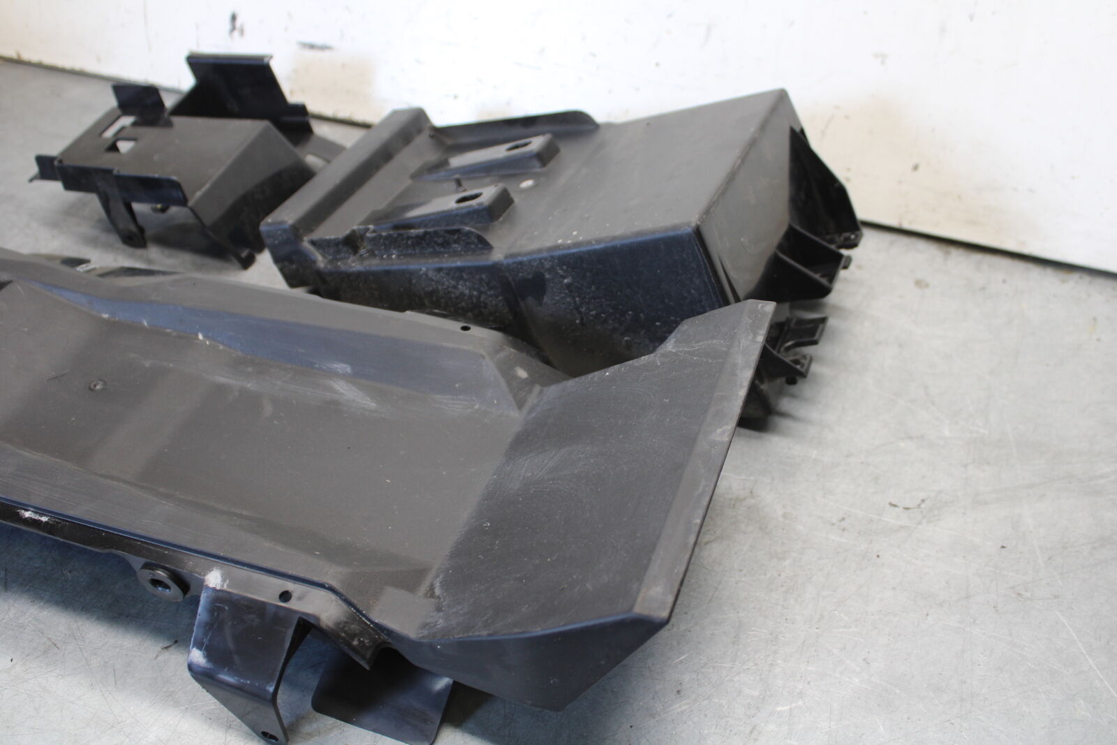 18-23 KAWASAKI NINJA 400 REAR BACK TAIL UNDERTAIL BATTERY TRAY PLASTIC BB660