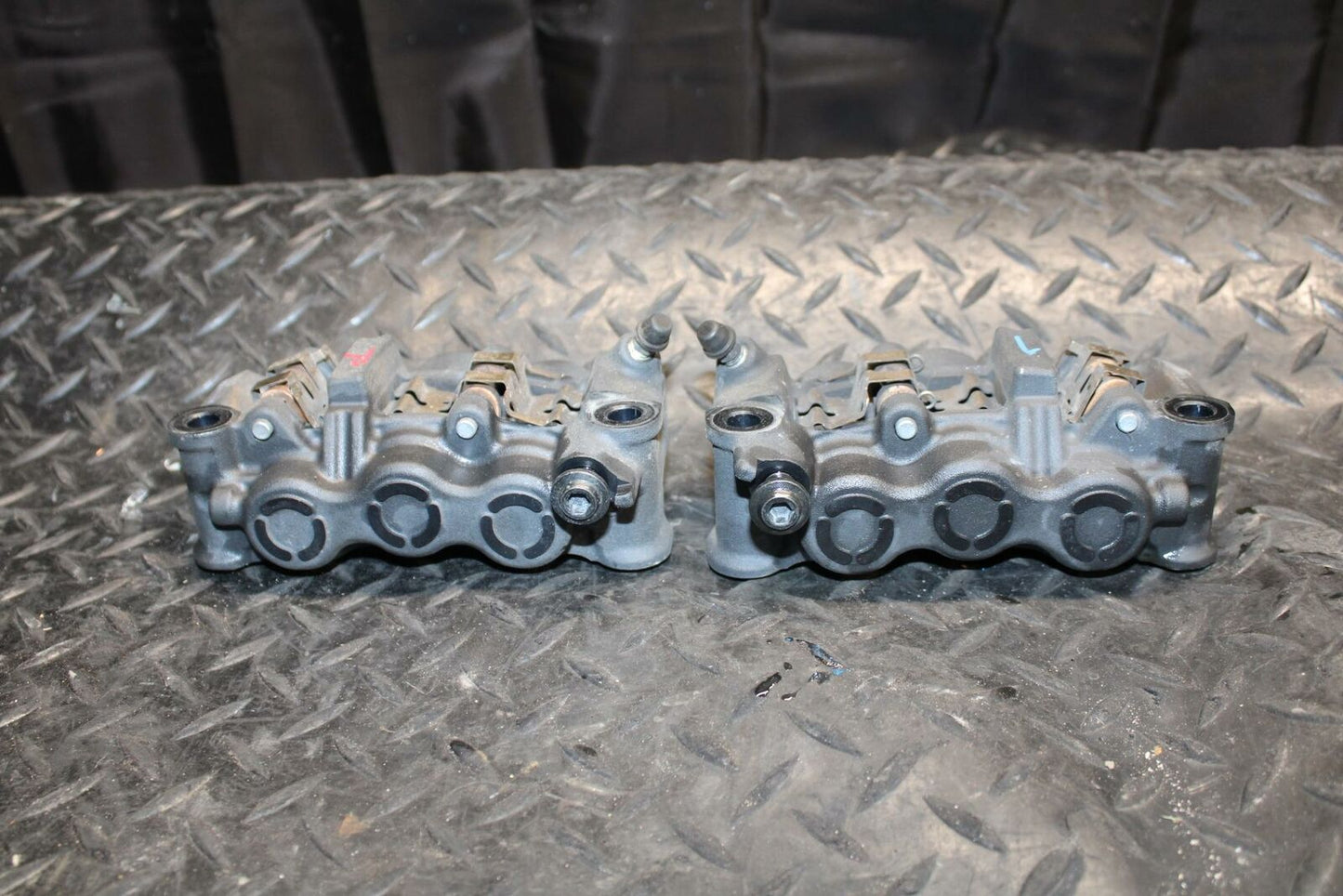 09-14 YAMAHA YZF R1 RIGHT LEFT FRONT BRAKE CALIPER SET PAIR CALIPERS BB192