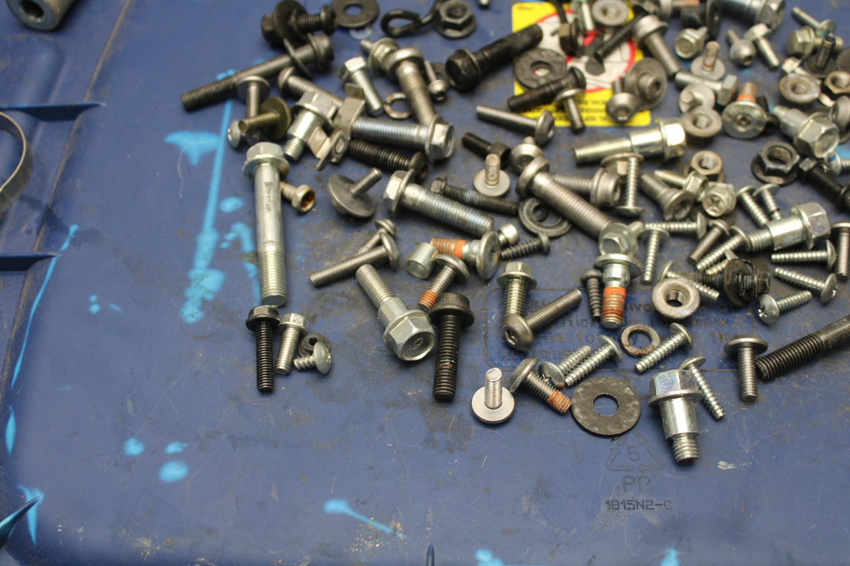 22 KAWASAKI NINJA 1000SX MOUNTING BOLTS HARDWARE MOTOR SCREWS BB780