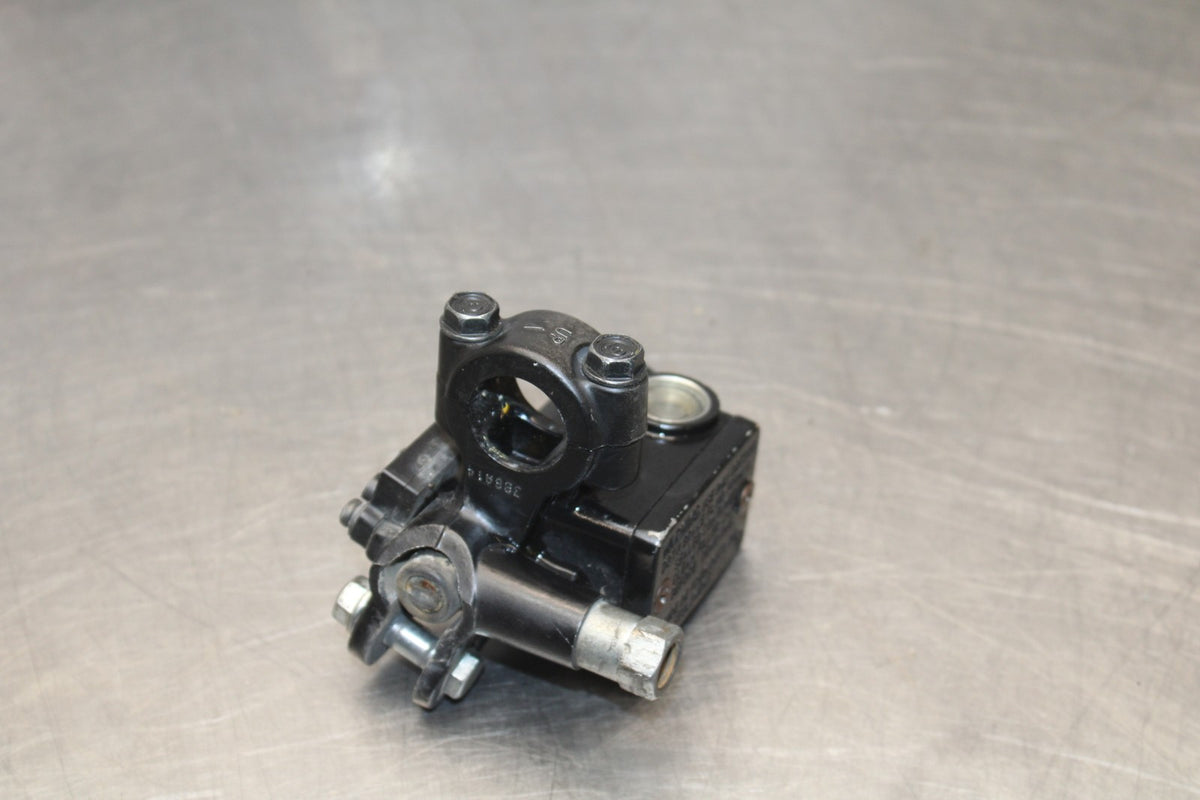 08 HONDA CBR125R FRONT BRAKE MASTER CYLINDER BB804
