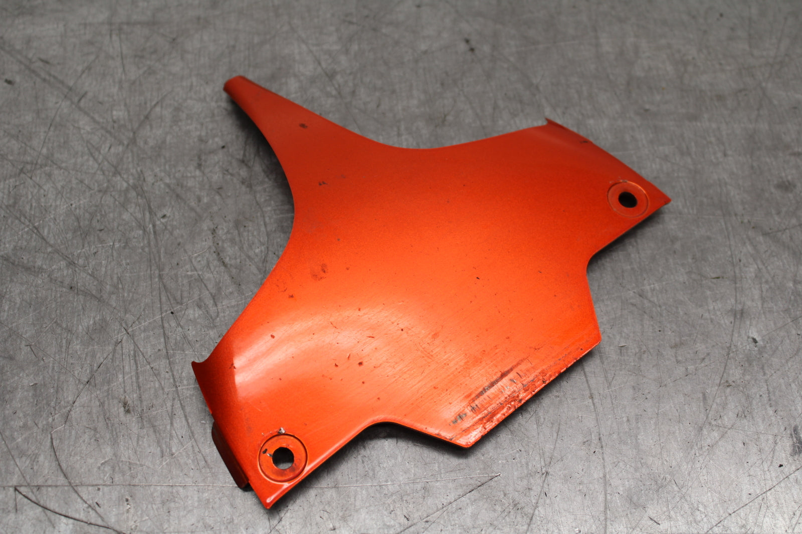 08-10 SUZUKI GSXR600 CENTER REAR BACK UNDER TAIL FAIRING COVER TRIM COWL BB92