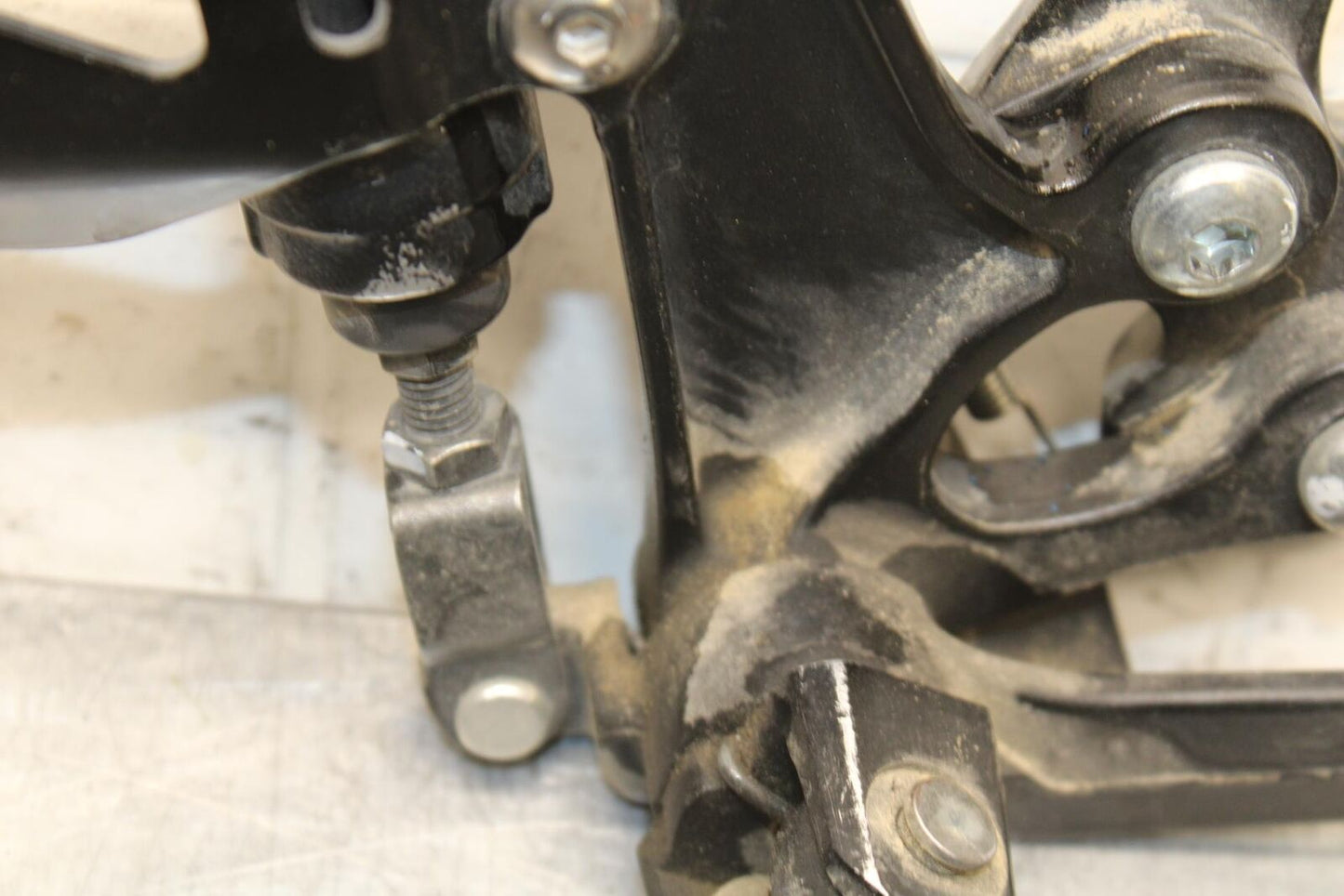 2017 Suzuki GSXR600 RIGHT REARSET REAR SET DRIVER FOOT PEG REST STOP BB598