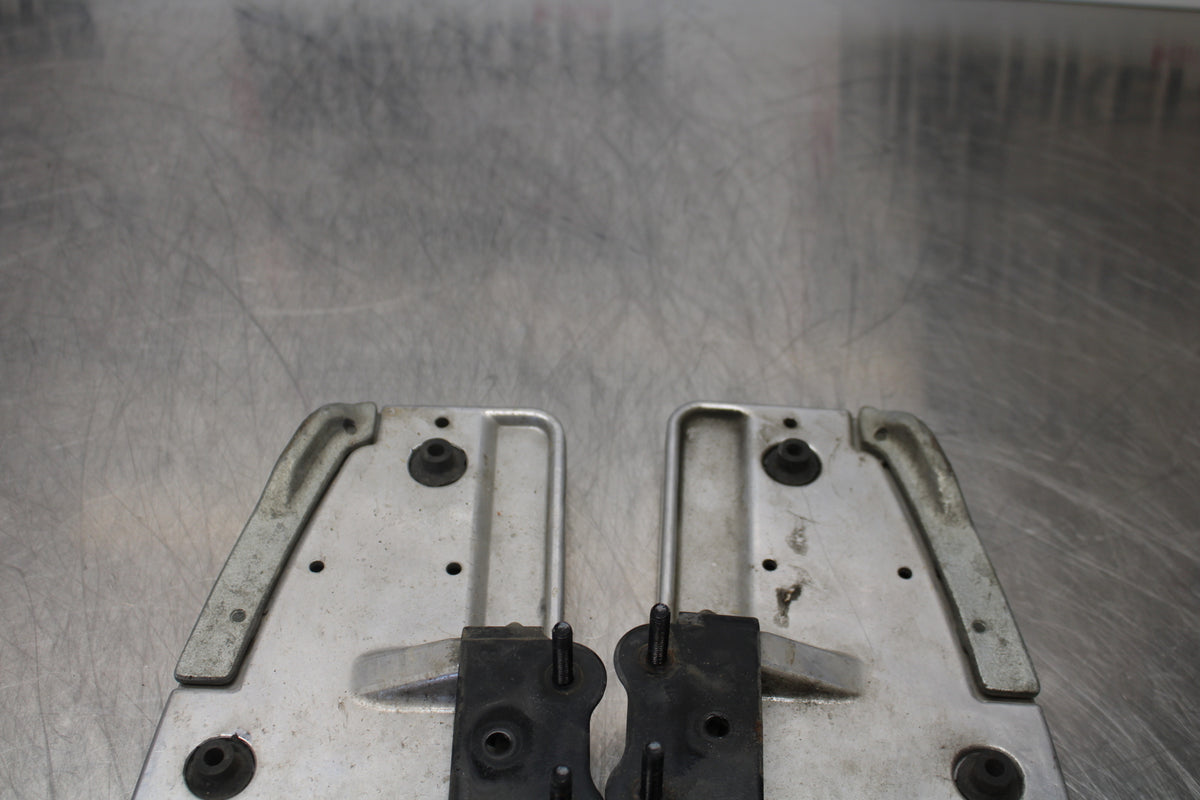04 YAMAHA ROAD STAR XV1700A FRONT FOOT RESTS PEGS STEPS SET PAIR BB155