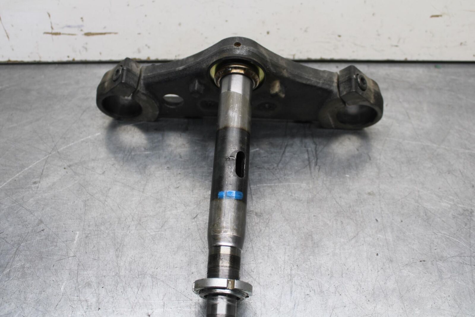 2013 Suzuki Boulevard C50T FRONT CLAMP LOWER TRIPLE TREE STEM 51410-48G00 BB625