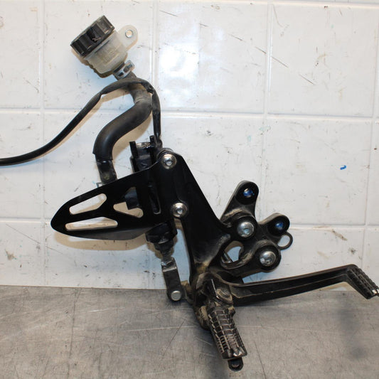 2017 Suzuki GSXR600 RIGHT REARSET REAR SET DRIVER FOOT PEG REST STOP BB598