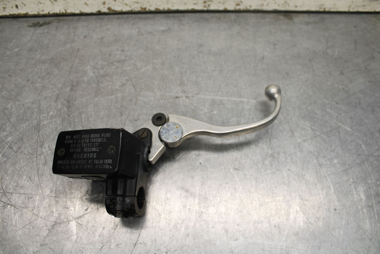 04-05 SUZUKI KATANA 750 GSX750F FRONT BRAKE MASTER CYLINDER w/ LEVER BB110