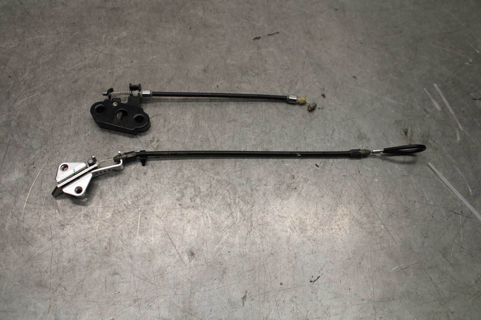 18-23 KAWASAKI NINJA 400 REAR & FRONT SEAT LATCH LOCK ASSEMBLY BB660